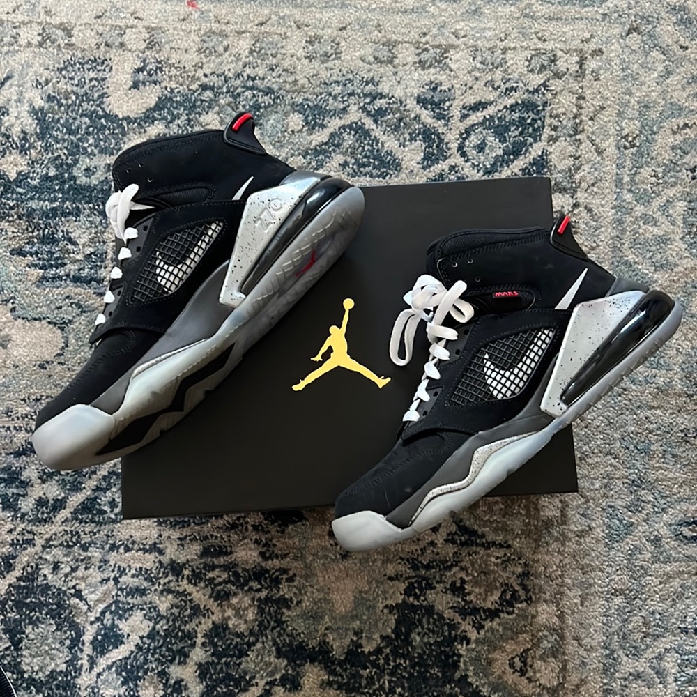 JORDAN MARS 270 BLACK/REFLECT SILVER-FIRE RED| Size 9